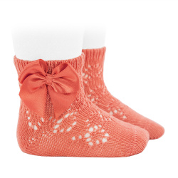 Buy Perle geometric openwork short socks satin bow PEONY in the online store Condor. Made in Spain. Visit the BABY ELASTIC OPENWORK SOCKS section where you will find more colors and products that you will surely fall in love with. We invite you to take a look around our online store.