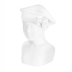 Compra Garter stitch beret with grossgrain bow WHITE en la tienda online Condor. Fabricado en España. Visita la sección Accessories for kids donde encontrarás más colores y productos que seguro que te enamorarán. Te invitamos a darte una vuelta por nuestra tienda online.