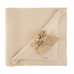 Compra Garter stitch shawl with large grossgrain bow LINEN en la tienda online Condor. Fabricado en España. Visita la sección GARTER STITCH COLLECTION donde encontrarás más colores y productos que seguro que te enamorarán. Te invitamos a darte una vuelta por nuestra tienda online.