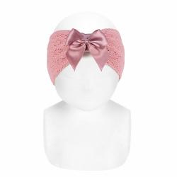 Buy Shell openwork headband with satin bow PALE PINK in the online store Condor. Made in Spain. Visit the HAIR ACCESSORIES section where you will find more colors and products that you will surely fall in love with. We invite you to take a look around our online store.