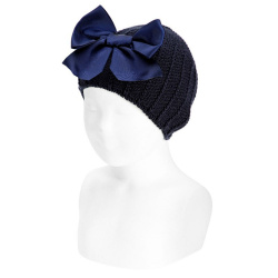 Compra Garter stitch knit hat with giant bow NAVY BLUE en la tienda online Condor. Fabricado en España. Visita la sección Accessories for kids donde encontrarás más colores y productos que seguro que te enamorarán. Te invitamos a darte una vuelta por nuestra tienda online.