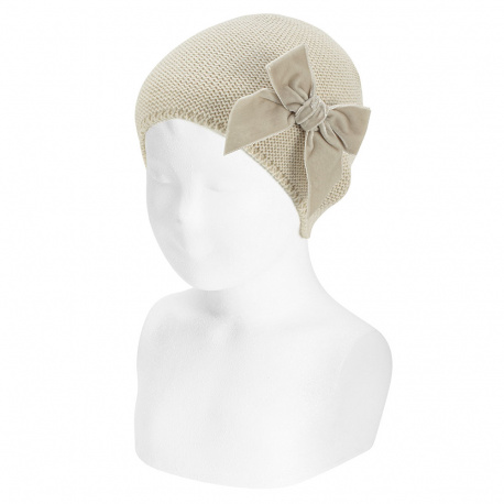 Buy Garter stitch knit hat with big velvet bow LINEN in the online store Condor. Made in Spain. Visit the ACCESSORIES FOR KIDS section where you will find more colors and products that you will surely fall in love with. We invite you to take a look around our online store.