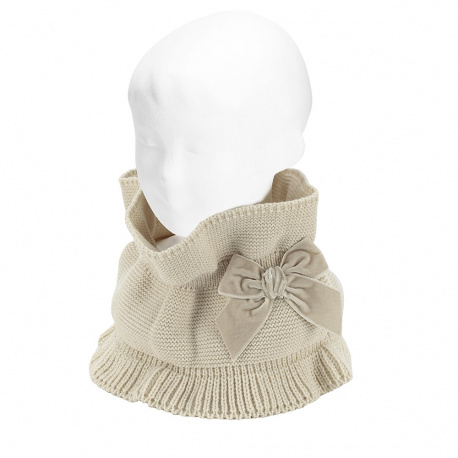 Buy Garter stitch snood scarf with big velvet bow LINEN in the online store Condor. Made in Spain. Visit the ACCESSORIES FOR KIDS section where you will find more colors and products that you will surely fall in love with. We invite you to take a look around our online store.