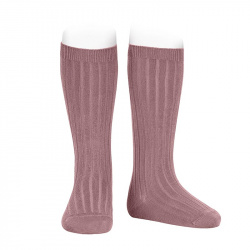 Buy Basic rib knee high socks IRIS in the online store Condor. Made in Spain. Visit the KNEE-HIGH RIBBED SOCKS section where you will find more colors and products that you will surely fall in love with. We invite you to take a look around our online store.