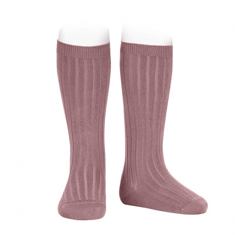 Compra Basic rib knee high socks IRIS en la tienda online Condor. Fabricado en España. Visita la sección KNEE-HIGH RIBBED SOCKS donde encontrarás más colores y productos que seguro que te enamorarán. Te invitamos a darte una vuelta por nuestra tienda online.