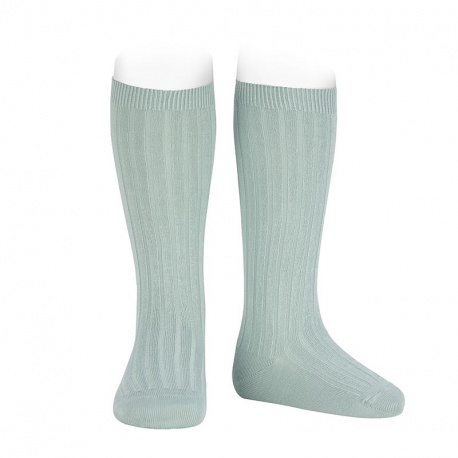 Compra Basic rib knee high socks SEA MIST en la tienda online Condor. Fabricado en España. Visita la sección KNEE-HIGH RIBBED SOCKS donde encontrarás más colores y productos que seguro que te enamorarán. Te invitamos a darte una vuelta por nuestra tienda online.