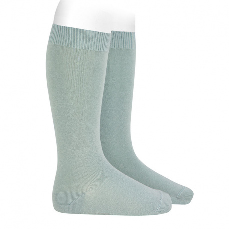 Buy Plain stitch basic knee high socks SEA MIST in the online store Condor. Made in Spain. Visit the KNEE-HIGH PLAIN STITCH SOCKS section where you will find more colors and products that you will surely fall in love with. We invite you to take a look around our online store.