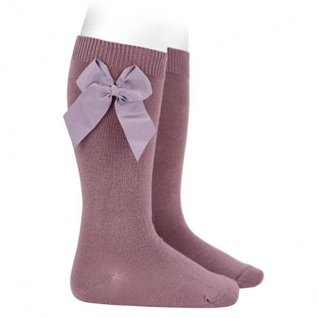 Buy Cotton knee socks with side grosgrain bow IRIS in the online store Condor. Made in Spain. Visit the GROSGRAIN BOW SOCKS section where you will find more colors and products that you will surely fall in love with. We invite you to take a look around our online store.