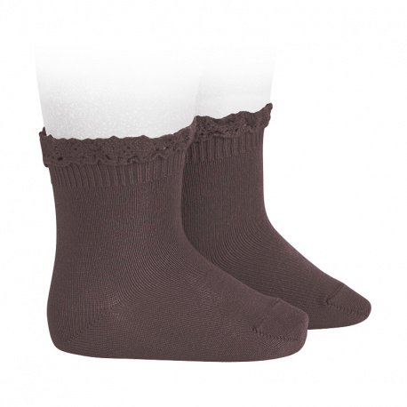 Buy Short socks with lace edging cuff TRUFFLE in the online store Condor. Made in Spain. Visit the LACE TRIM SOCKS section where you will find more colors and products that you will surely fall in love with. We invite you to take a look around our online store.