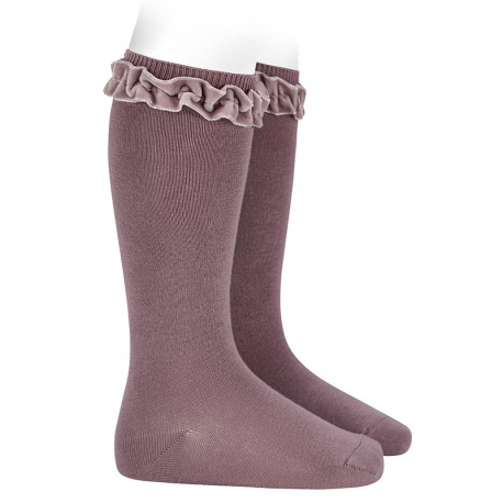 Buy Knee socks with velvet ruffle cuff IRIS in the online store Condor. Made in Spain. Visit the GIRL SPECIAL SOCKS section where you will find more colors and products that you will surely fall in love with. We invite you to take a look around our online store.