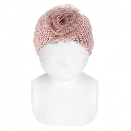 Buy Garter stitch headband with tulle flower PALE PINK in the online store Condor. Made in Spain. Visit the HAIR ACCESSORIES section where you will find more colors and products that you will surely fall in love with. We invite you to take a look around our online store.