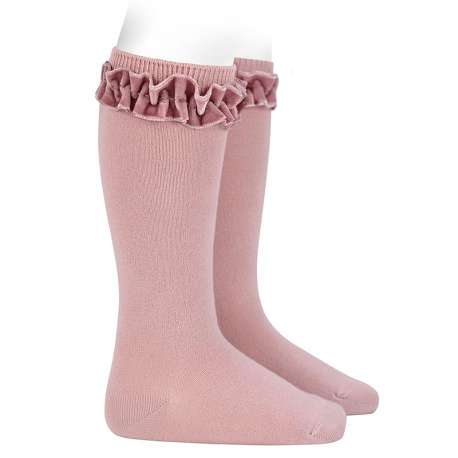 Buy Knee socks with velvet ruffle cuff PALE PINK in the online store Condor. Made in Spain. Visit the GIRL SPECIAL SOCKS section where you will find more colors and products that you will surely fall in love with. We invite you to take a look around our online store.