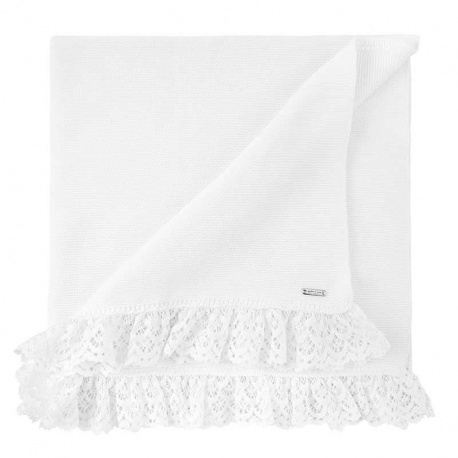Buy the Garter stitch lace shawl WHITE made of 100% cotton. Exclusive garment from our newborn collection. Enveloping design in soft point that offers comfort to the baby in his moments of rest. Available in various colors that match condor tights, baby tights, socks and cardigans. Designed in Barcelona, ​​made in Spain. {default_category}. Very comfortable and high quality Condor. Within SHAWLS, you will also find other types of clothing that you can match with Garter stitch lace shawl WHITE. We recommend you take a tour of our online store.