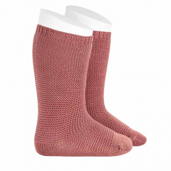 Compra Garter stitch knee high socks TERRACOTA en la tienda online Condor. Fabricado en España. Visita la sección Spring high socks donde encontrarás más colores y productos que seguro que te enamorarán. Te invitamos a darte una vuelta por nuestra tienda online.