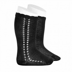 Compra Side openwork perle knee high socks BLACK en la tienda online Condor. Fabricado en España. Visita la sección Longs lateral openwork donde encontrarás más colores y productos que seguro que te enamorarán. Te invitamos a darte una vuelta por nuestra tienda online.
