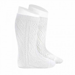 Compra Openwork extrafine perle knee socks WHITE en la tienda online Condor. Fabricado en España. Visita la sección EXTRAFINE OPENWORK SOCKS donde encontrarás más colores y productos que seguro que te enamorarán. Te invitamos a darte una vuelta por nuestra tienda online.