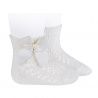 Buy Perle openwork short socks with grossgrain bow CREAM in the online store Condor. Made in Spain. Visit the BABY OPENWORK SOCKS section where you will find more colors and products that you will surely fall in love with. We invite you to take a look around our online store.