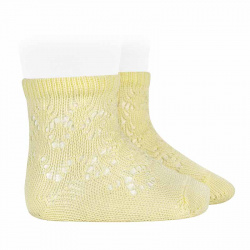Buy Perle cotton socks with geometric openwork BUTTER in the online store Condor. Made in Spain. Visit the BABY ELASTIC OPENWORK SOCKS section where you will find more colors and products that you will surely fall in love with. We invite you to take a look around our online store.