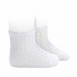 Buy Openwork extrafine perle socks with waved cuff WHITE in the online store Condor. Made in Spain. Visit the EXTRAFINE OPENWORK SOCKS section where you will find more colors and products that you will surely fall in love with. We invite you to take a look around our online store.