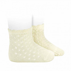 Buy Openwork extrafine perle socks with waved cuff BEIGE in the online store Condor. Made in Spain. Visit the EXTRAFINE OPENWORK SOCKS section where you will find more colors and products that you will surely fall in love with. We invite you to take a look around our online store.