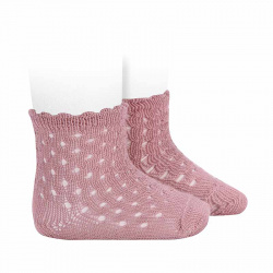 Buy Openwork extrafine perle socks with waved cuff PALE PINK in the online store Condor. Made in Spain. Visit the EXTRAFINE OPENWORK SOCKS section where you will find more colors and products that you will surely fall in love with. We invite you to take a look around our online store.