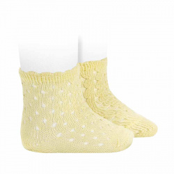 Buy Openwork extrafine perle socks with waved cuff BUTTER in the online store Condor. Made in Spain. Visit the EXTRAFINE OPENWORK SOCKS section where you will find more colors and products that you will surely fall in love with. We invite you to take a look around our online store.