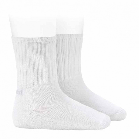 Buy Terry sole sport socks WHITE in the online store Condor. Made in Spain. Visit the SPORT SOCKS section where you will find more colors and products that you will surely fall in love with. We invite you to take a look around our online store.