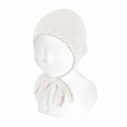 Compra Links stitch openwork bonnet CREAM en la tienda online Condor. Fabricado en España. Visita la sección Bonnets donde encontrarás más colores y productos que seguro que te enamorarán. Te invitamos a darte una vuelta por nuestra tienda online.