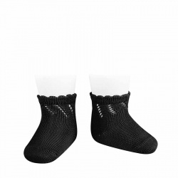 Compra Perle diagonal openwork short socks BLACK en la tienda online Condor. Fabricado en España. Visita la sección Spring short socks openwork donde encontrarás más colores y productos que seguro que te enamorarán. Te invitamos a darte una vuelta por nuestra tienda online.
