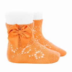 Buy Perle geometric openwork short socks w/satin bow PEACH in the online store Condor. Made in Spain. Visit the BABY ELASTIC OPENWORK SOCKS section where you will find more colors and products that you will surely fall in love with. We invite you to take a look around our online store.