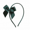 Buy Tthin headband with grosgrain bow BOTTLE GREEN in the online store Condor. Made in Spain. Visit the HAIR ACCESSORIES section where you will find more colors and products that you will surely fall in love with. We invite you to take a look around our online store.