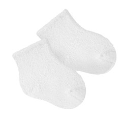 Buy Terry socks for babies WHITE in the online store Condor. Made in Spain. Visit the WARM COTTON BASIC BABY SOCKS section where you will find more colors and products that you will surely fall in love with. We invite you to take a look around our online store.