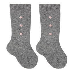 Buy Bobble knee socks LIGHT GREY in the online store Condor. Made in Spain. Visit the FANCY BABY SOCKS section where you will find more colors and products that you will surely fall in love with. We invite you to take a look around our online store.