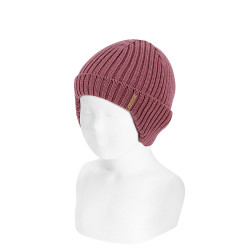 Buy 100% merino wool rib knit hat with earflaps PLUM in the online store Condor. Made in Spain. Visit the ACCESSORIES FOR KIDS section where you will find more colors and products that you will surely fall in love with. We invite you to take a look around our online store.