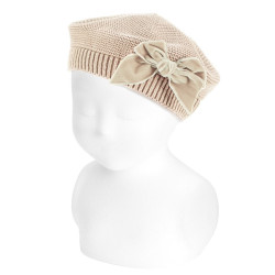Buy Garter stitch beret with velvet bow LINEN in the online store Condor. Made in Spain. Visit the ACCESSORIES FOR KIDS section where you will find more colors and products that you will surely fall in love with. We invite you to take a look around our online store.