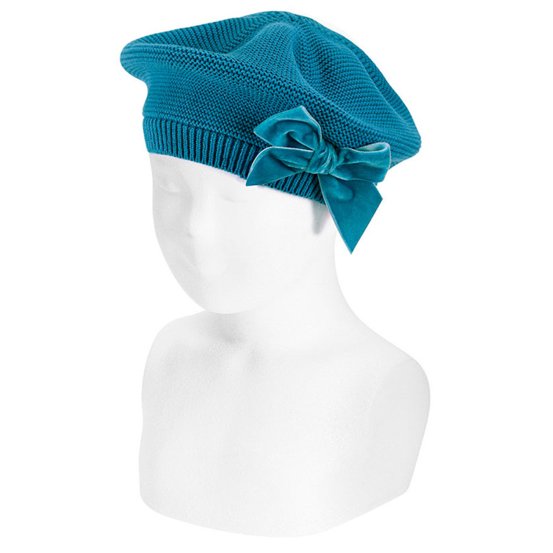 Buy Garter stitch beret with velvet bow OCEAN in the online store Condor. Made in Spain. Visit the ACCESSORIES FOR KIDS section where you will find more colors and products that you will surely fall in love with. We invite you to take a look around our online store.