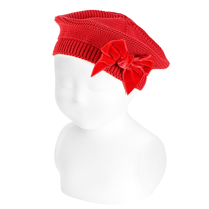 Buy Garter stitch beret with velvet bow RED in the online store Condor. Made in Spain. Visit the ACCESSORIES FOR KIDS section where you will find more colors and products that you will surely fall in love with. We invite you to take a look around our online store.