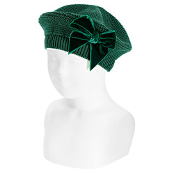 Buy Garter stitch beret with velvet bow BOTTLE GREEN in the online store Condor. Made in Spain. Visit the ACCESSORIES FOR KIDS section where you will find more colors and products that you will surely fall in love with. We invite you to take a look around our online store.