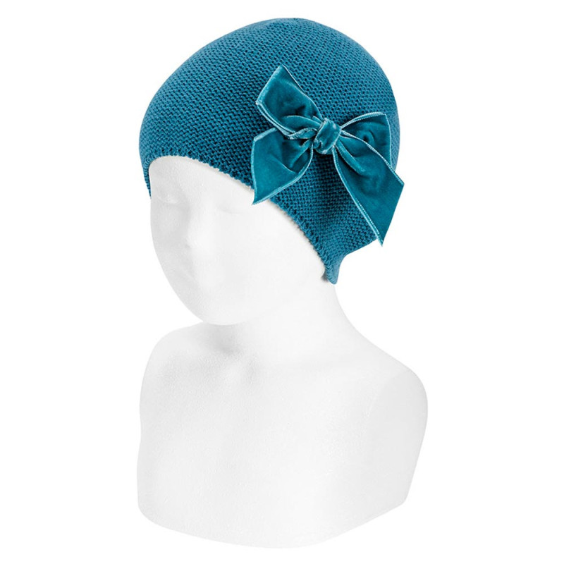 Buy Garter stitch knit hat with big velvet bow OCEAN in the online store Condor. Made in Spain. Visit the ACCESSORIES FOR KIDS section where you will find more colors and products that you will surely fall in love with. We invite you to take a look around our online store.