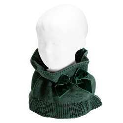 Buy Garter stitch snood scarf with big velvet bow BOTTLE GREEN in the online store Condor. Made in Spain. Visit the ACCESSORIES FOR KIDS section where you will find more colors and products that you will surely fall in love with. We invite you to take a look around our online store.