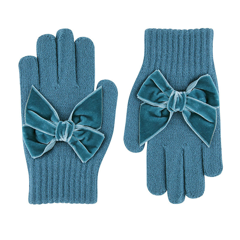 Buy Gloves with giant velvet bow OCEAN in the online store Condor. Made in Spain. Visit the ACCESSORIES FOR KIDS section where you will find more colors and products that you will surely fall in love with. We invite you to take a look around our online store.