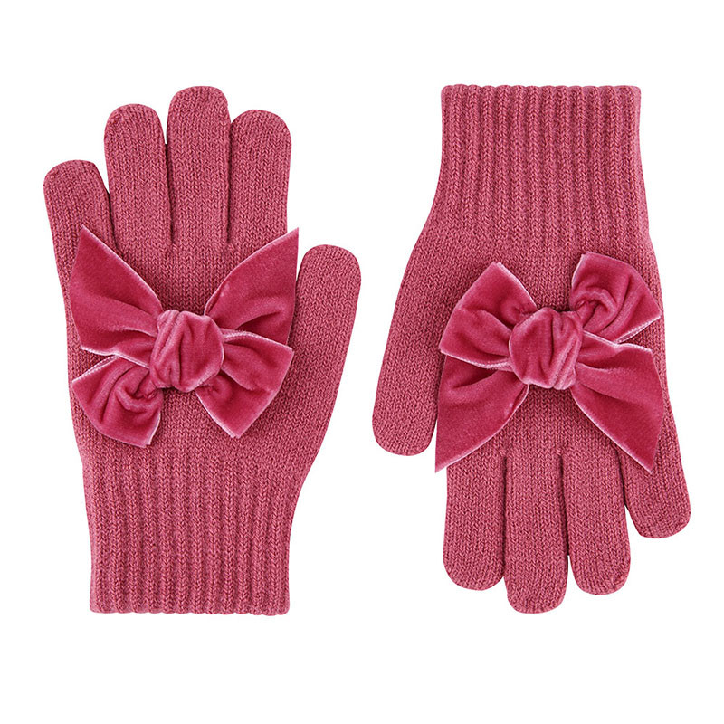 Buy Gloves with giant velvet bow CARMINE in the online store Condor. Made in Spain. Visit the ACCESSORIES FOR KIDS section where you will find more colors and products that you will surely fall in love with. We invite you to take a look around our online store.