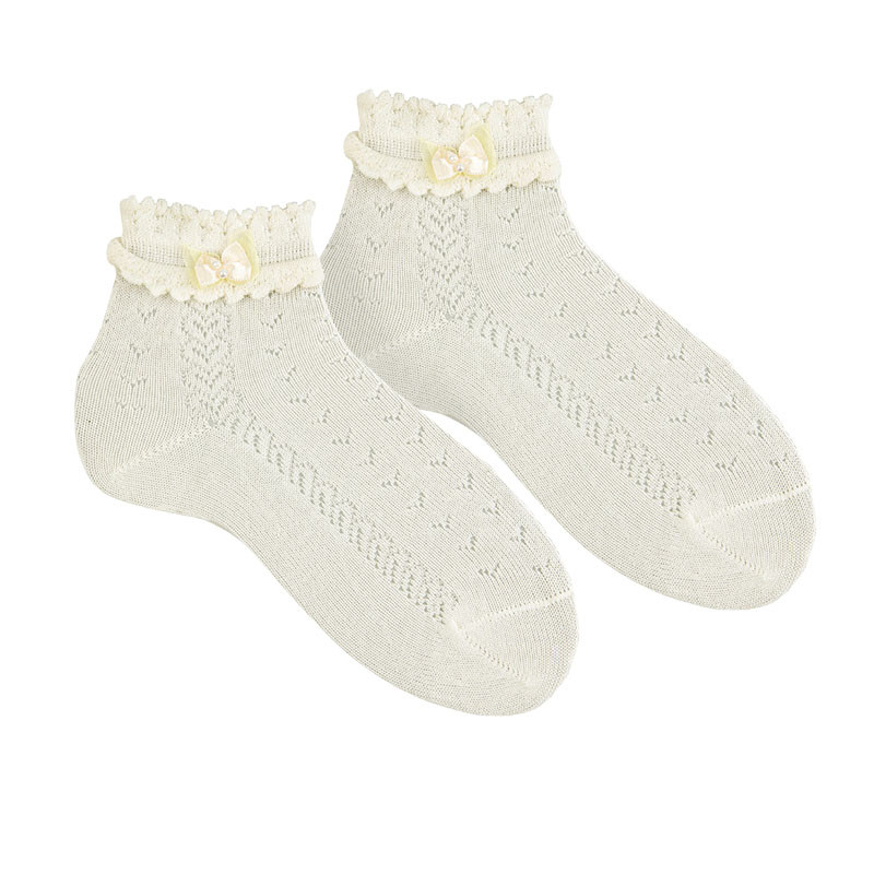 Buy Ceremony openwork socks with fancy cuffand bow BEIGE in the online store Condor. Made in Spain. Visit the CEREMONY FOR GIRL section where you will find more colors and products that you will surely fall in love with. We invite you to take a look around our online store.
