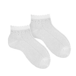 Buy Ceremony ankle socks with openwork details WHITE in the online store Condor. Made in Spain. Visit the CEREMONY FOR GIRL section where you will find more colors and products that you will surely fall in love with. We invite you to take a look around our online store.