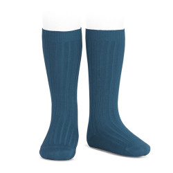 Buy Basic rib knee high socks OCEAN in the online store Condor. Made in Spain. Visit the KNEE-HIGH RIBBED SOCKS section where you will find more colors and products that you will surely fall in love with. We invite you to take a look around our online store.