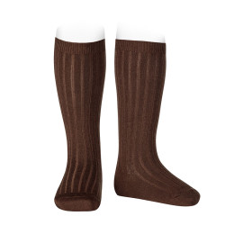 Buy Basic rib knee high socks CHESNUT in the online store Condor. Made in Spain. Visit the KNEE-HIGH RIBBED SOCKS section where you will find more colors and products that you will surely fall in love with. We invite you to take a look around our online store.