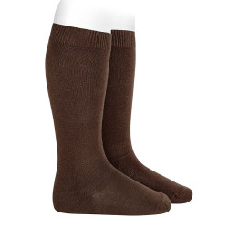 Buy Plain stitch basic knee high socks CHESNUT in the online store Condor. Made in Spain. Visit the KNEE-HIGH PLAIN STITCH SOCKS section where you will find more colors and products that you will surely fall in love with. We invite you to take a look around our online store.