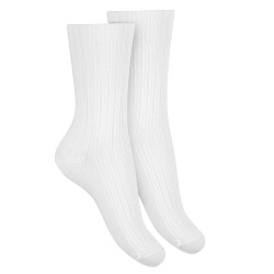 Buy Woman modal rib loose fitting socks WHITE in the online store Condor. Made in Spain. Visit the WOMAN AUTUMN-WINTER SOCKS section where you will find more colors and products that you will surely fall in love with. We invite you to take a look around our online store.