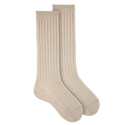 Compra Extrafine merino wool rib knee socks DESERT en la tienda online Condor. Fabricado en España. Visita la sección BASIC WOOL SOCKS donde encontrarás más colores y productos que seguro que te enamorarán. Te invitamos a darte una vuelta por nuestra tienda online.