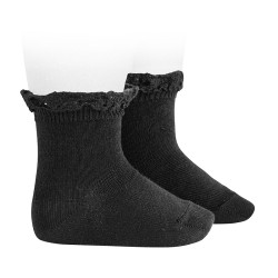 Buy Short socks with lace edging cuff BLACK in the online store Condor. Made in Spain. Visit the LACE TRIM SOCKS section where you will find more colors and products that you will surely fall in love with. We invite you to take a look around our online store.